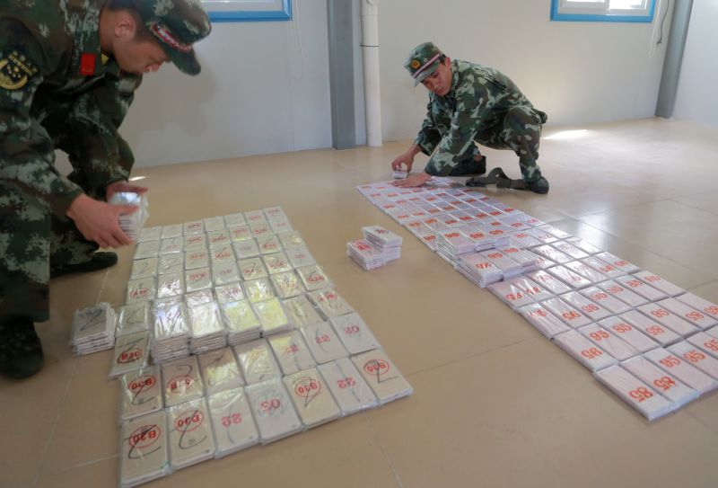 Китайские таможенники изъяли у рыбаков очень крупный улов