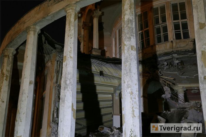 В Твери частично обрушилось здание Речного вокзала В Твери частично обрушилось здание Речного вокзала