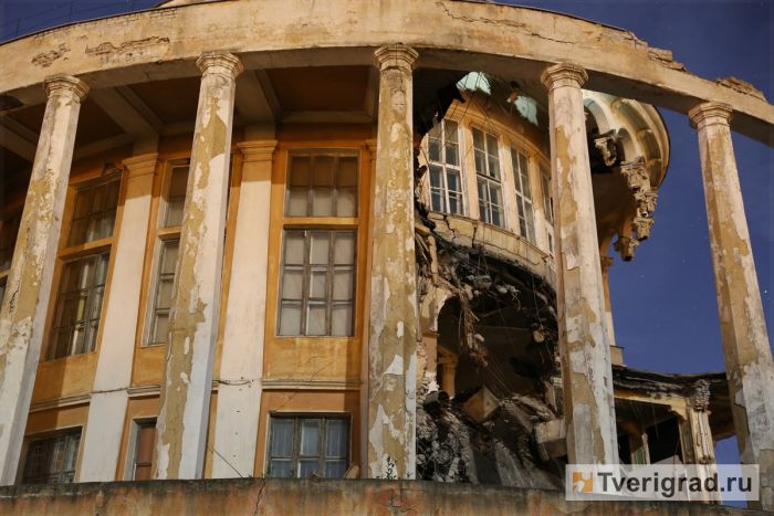 В Твери частично обрушилось здание Речного вокзала В Твери частично обрушилось здание Речного вокзала