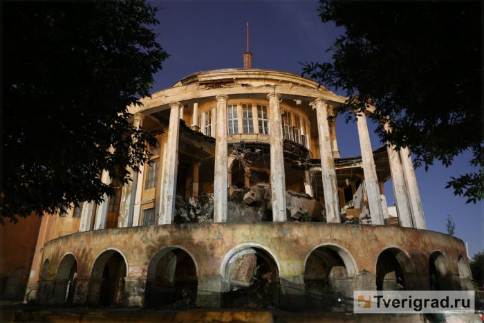 В Твери частично обрушилось здание Речного вокзала В Твери частично обрушилось здание Речного вокзала