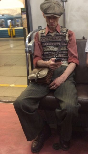 Модники и модницы в метро