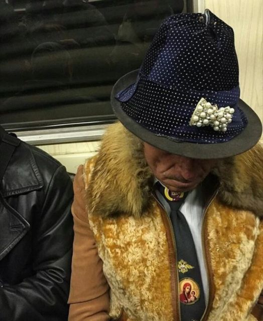 Модники и модницы в метро
