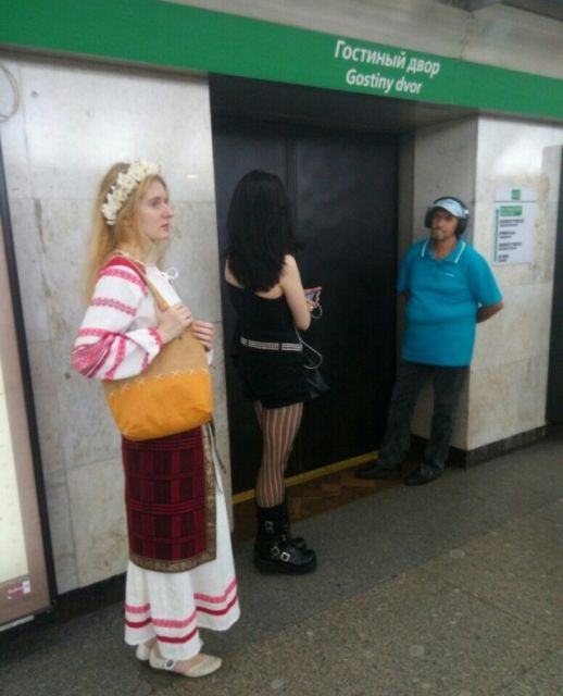Модники и модницы в метро
