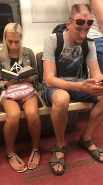 Модники и модницы в метро