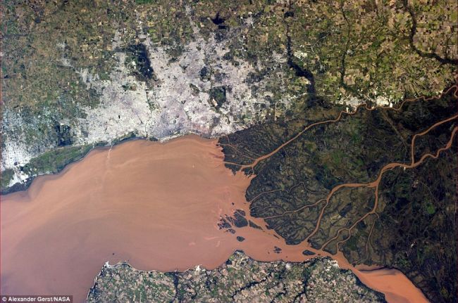 Взгляд с орбиты на Землю Взгляд с орбиты на Землю