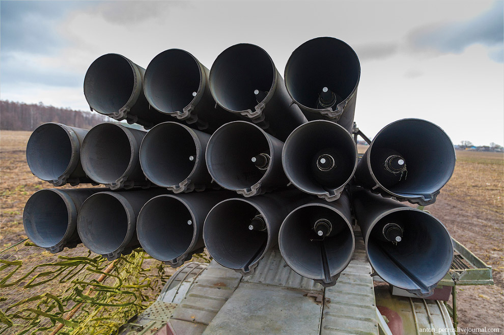 Как стреляют системы залпового огня Град и Ураган Как стреляют системы залпового огня Град и Ураган