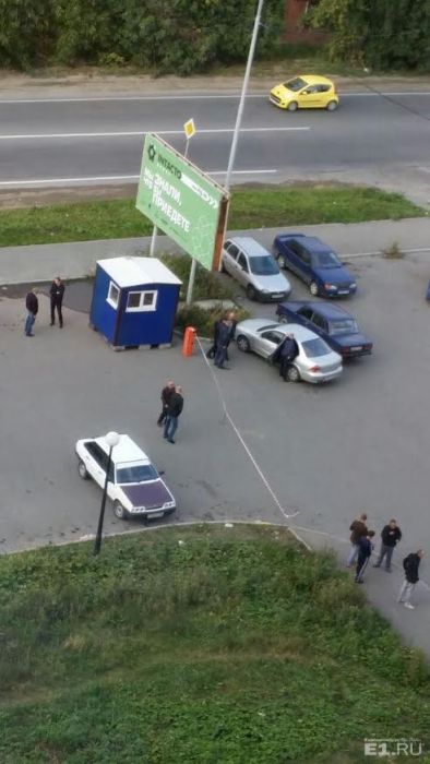 В Екатеринбурге неизвестные пытаются сделать из бесплатной парковки платную