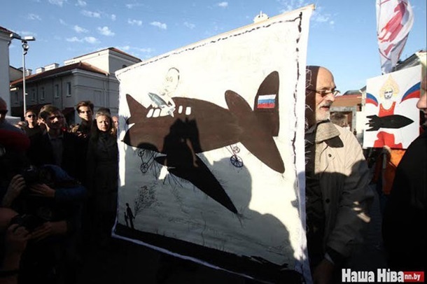 В Минске протестовали против военных баз России В Минске протестовали против военных баз России