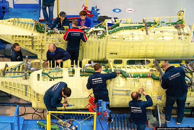 Производство фронтового бомбардировщика Су-34