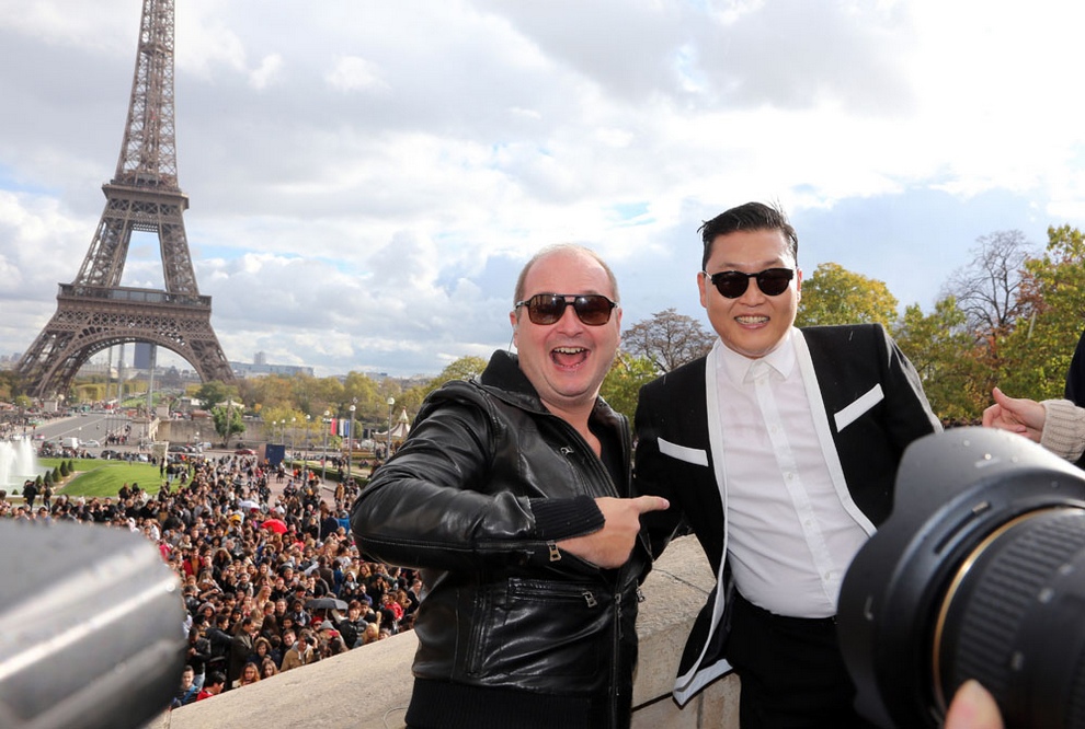 Автор «Gangnam Style» устроил флешмоб в Париже
