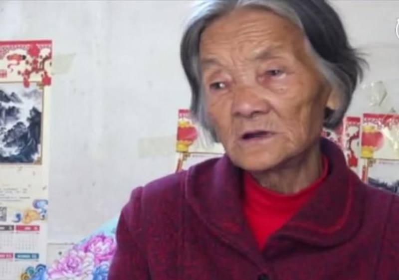 Сила материнской любви: китаец вышел из 12-летней комы и всё это время за ним ухаживала пожилая мать Сила материнской любви: китаец вышел из 12-летней комы и всё это время за ним ухаживала пожилая мать