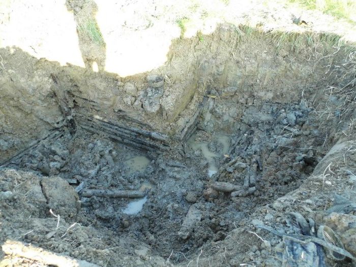 Раскопки немецкого блиндажа в Ленинградской области Раскопки немецкого блиндажа в Ленинградской области