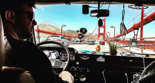 Американец продал имущество и отправился в путешествие на фургоне