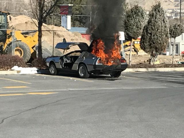 Эксклюзивный спорткар Delorean DMC-12 сгорел из-за отсутствия огнетушителя