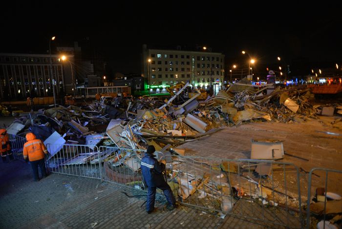 В Москве начался снос ларьков, признанных «опасным самостроем» В Москве начался снос ларьков, признанных «опасным самостроем»
