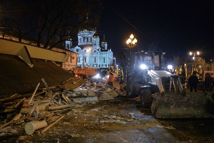 В Москве начался снос ларьков, признанных «опасным самостроем» В Москве начался снос ларьков, признанных «опасным самостроем»