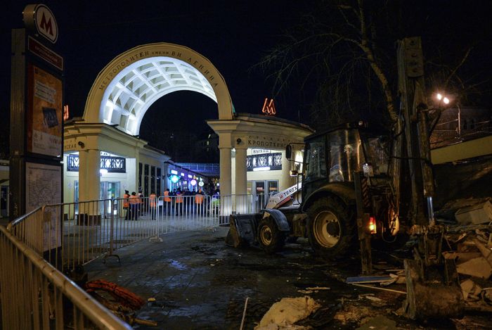В Москве начался снос ларьков, признанных «опасным самостроем» В Москве начался снос ларьков, признанных «опасным самостроем»