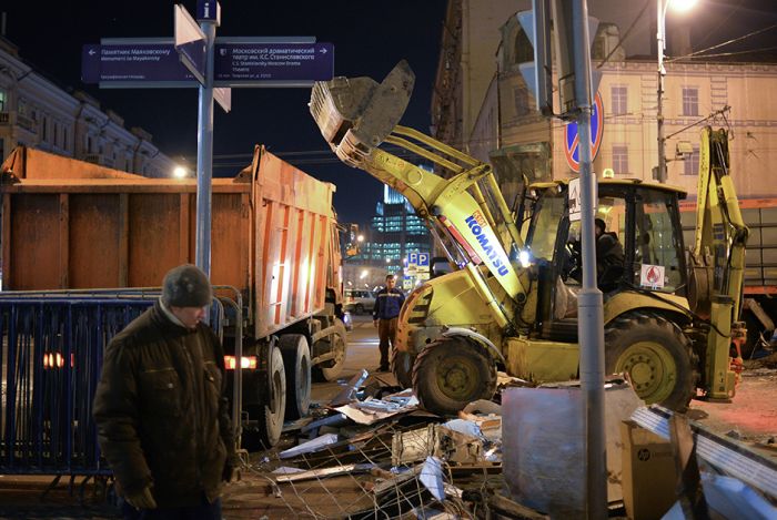 В Москве начался снос ларьков, признанных «опасным самостроем» В Москве начался снос ларьков, признанных «опасным самостроем»