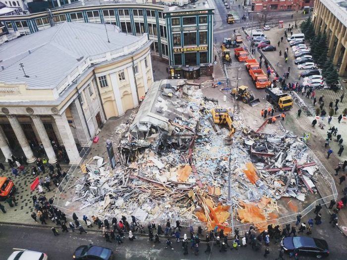 В Москве начался снос ларьков, признанных «опасным самостроем» В Москве начался снос ларьков, признанных «опасным самостроем»