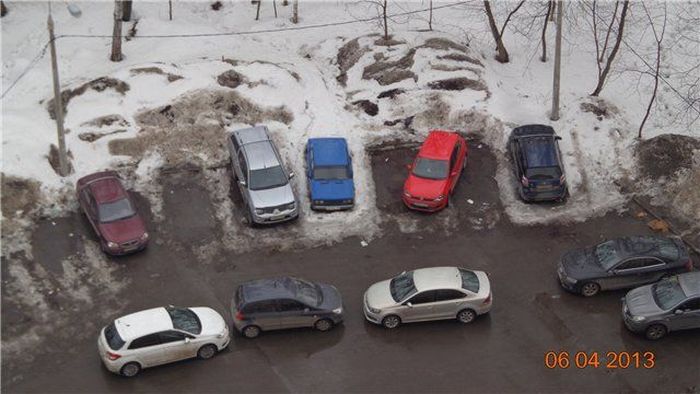 Парковка по-семейному (4 фото)