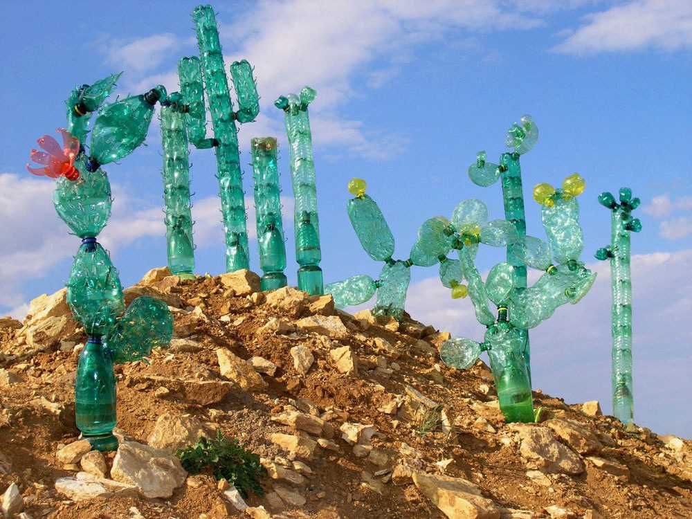 Удивительные скульптуры из пластиковых бутылок