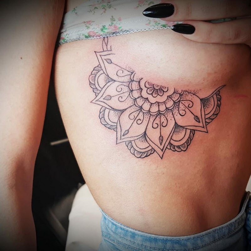 Sideboob tattoo: новая модная тенденция татуировок среди девушек