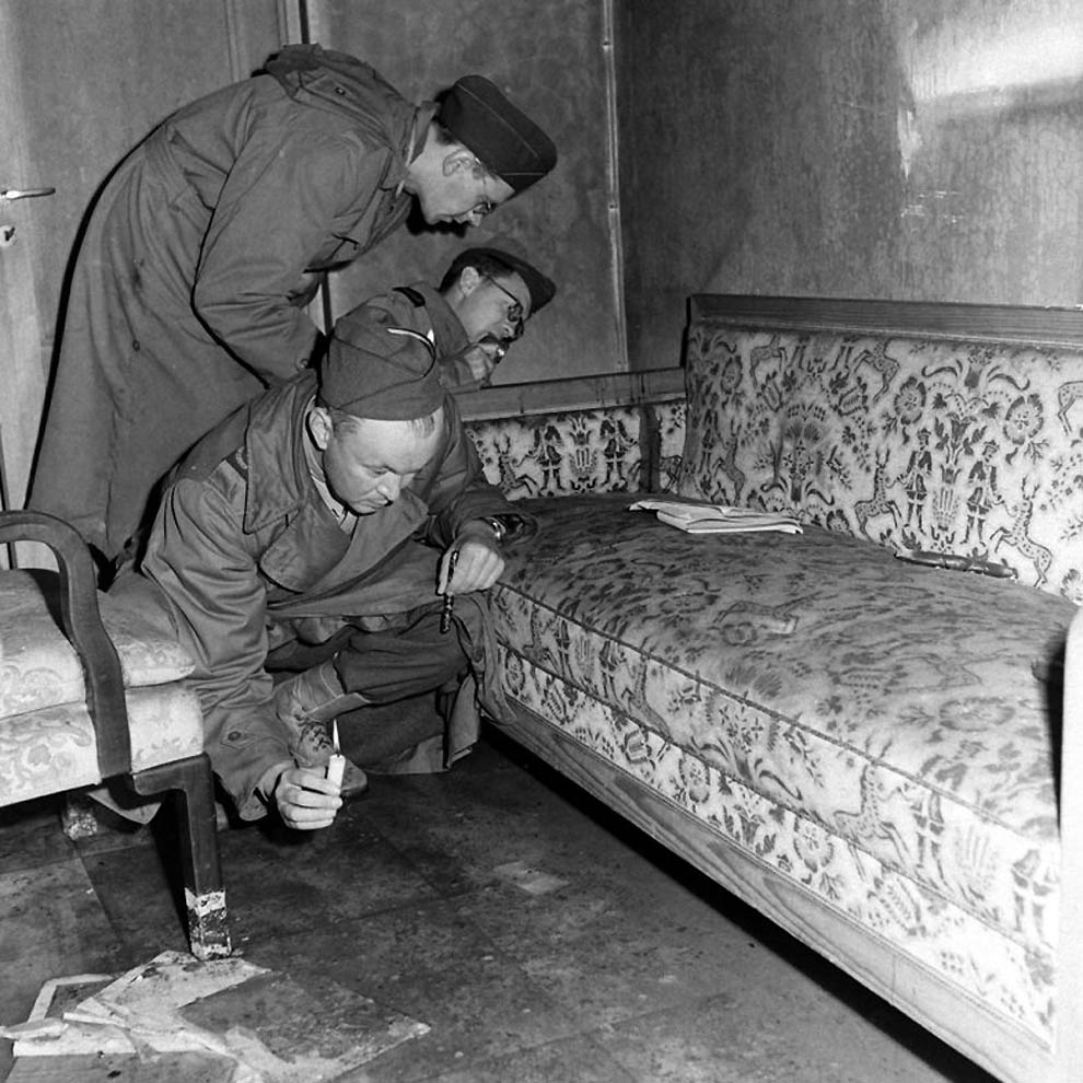 Бункера Гитлера в апреле 1945-го Бункера Гитлера в апреле 1945-го