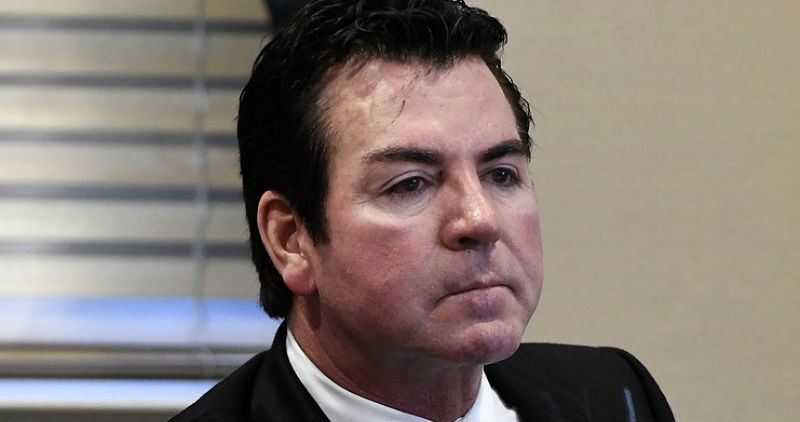 Основатель сети пиццерий Papa John’s покинул свой пост и подал в суд на компанию Основатель сети пиццерий Papa John’s покинул свой пост и подал в суд на компанию