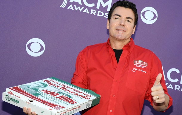 Основатель сети пиццерий Papa John’s покинул свой пост и подал в суд на компанию Основатель сети пиццерий Papa John’s покинул свой пост и подал в суд на компанию