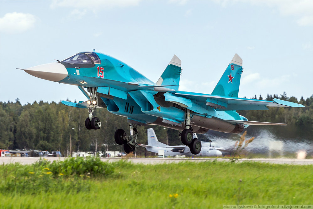 Международный форум «Армия-2016»: взлеты пилотажных групп Международный форум «Армия-2016»: взлеты пилотажных групп