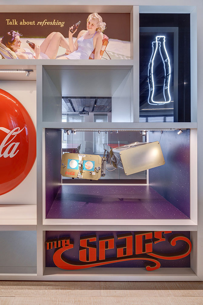 Жизнерадостный офис Coca-Cola в Лондоне (17 фото)