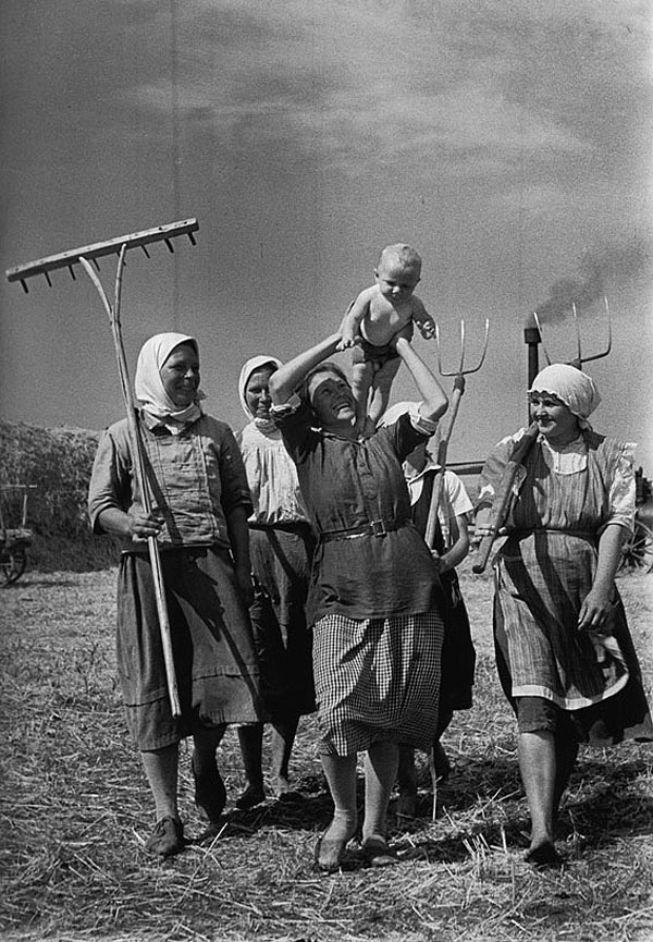 Советская эпоха в знаковых фотографиях Маркова-Гринберга Советская эпоха в знаковых фотографиях Маркова-Гринберга