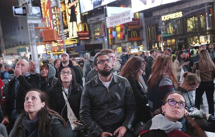 Реакция сторонников Хиллари Клинтон на итоги выборов в США