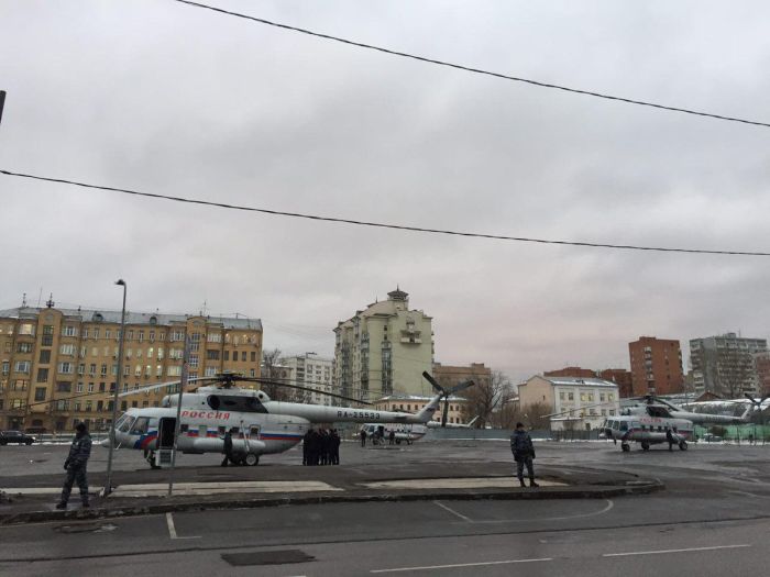Вертолет Дмитрия Медведева у станции метро «Бауманская»
