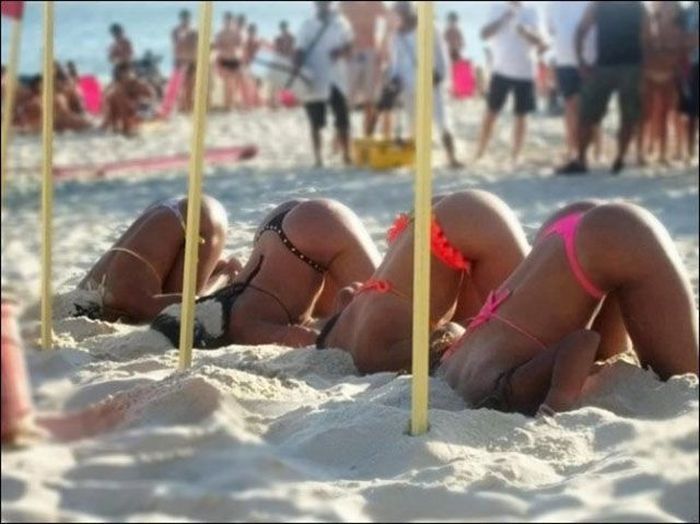 Девушки в бикини (42 фото)