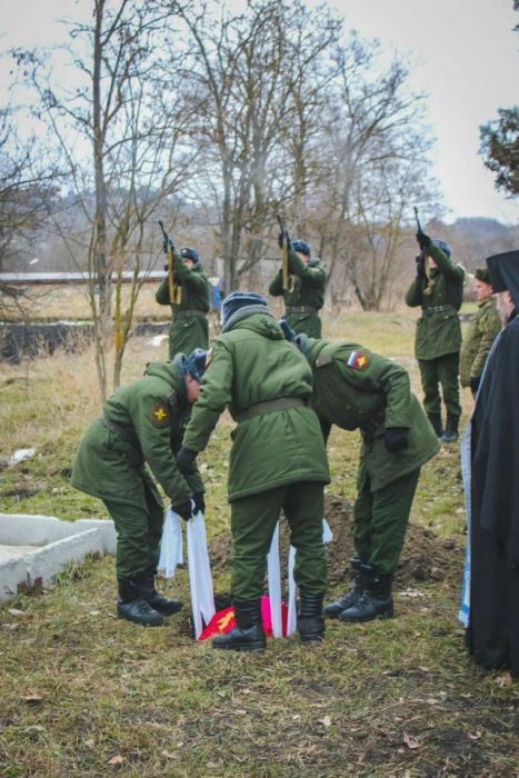 Захоронение останков советского солдата Захоронение останков советского солдата
