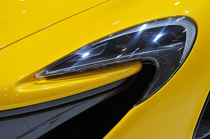 Суперкар McLaren P1 на Женевском автосалоне