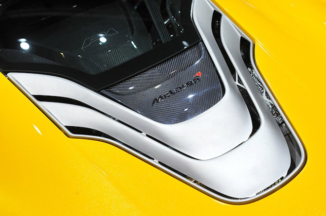 Суперкар McLaren P1 на Женевском автосалоне