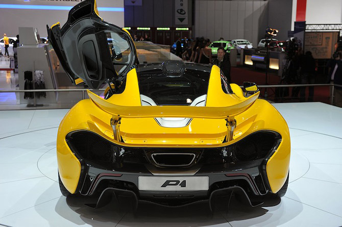 Суперкар McLaren P1 на Женевском автосалоне