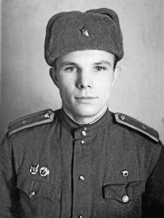 Жизнь Юрия Гагарина до полета в космос Жизнь Юрия Гагарина до полета в космос