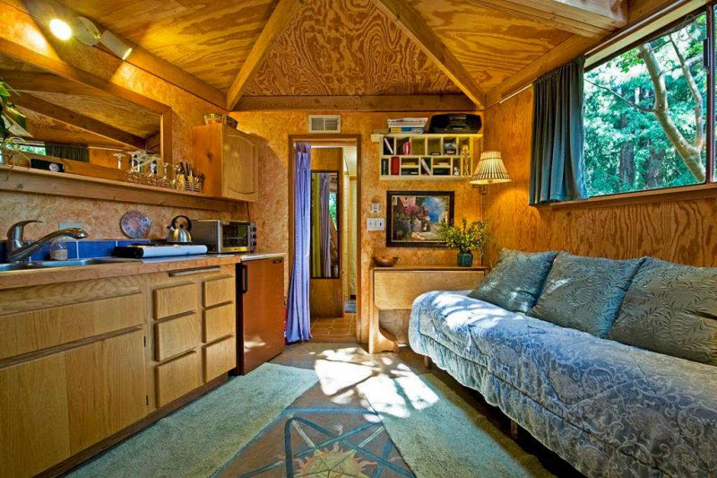 Внутри домика-гриба — самого популярного объекта, сдаваемого в аренду на Airbnb Внутри домика-гриба — самого популярного объекта, сдаваемого в аренду на Airbnb