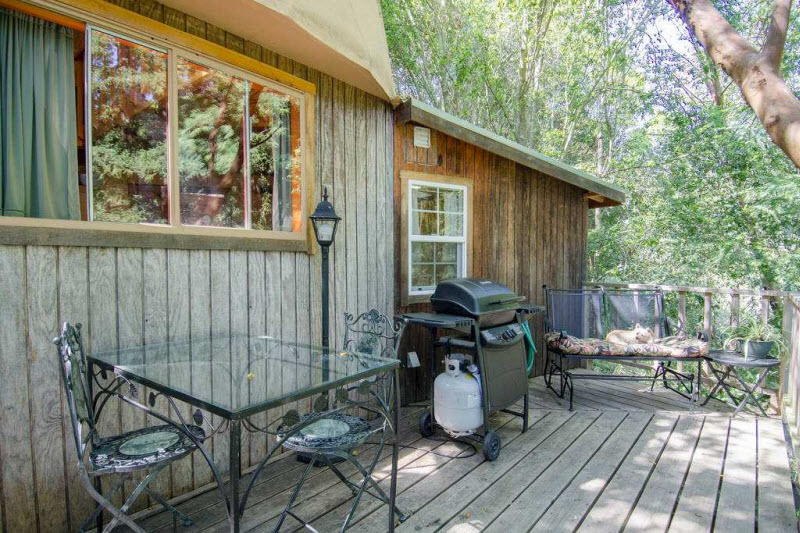 Внутри домика-гриба — самого популярного объекта, сдаваемого в аренду на Airbnb Внутри домика-гриба — самого популярного объекта, сдаваемого в аренду на Airbnb