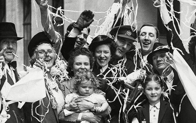 Как 70 лет назад праздновали победу в Великобритании Как 70 лет назад праздновали победу в Великобритании