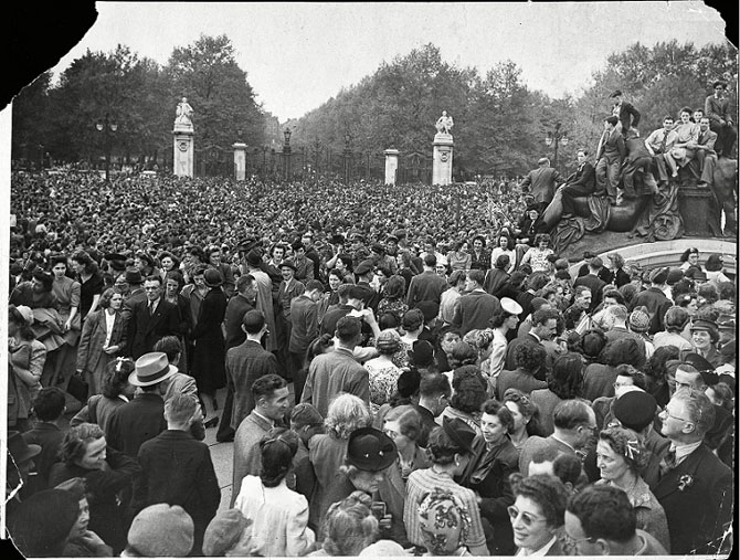 Как 70 лет назад праздновали победу в Великобритании Как 70 лет назад праздновали победу в Великобритании