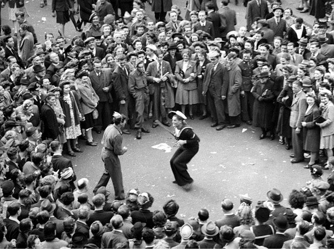 Как 70 лет назад праздновали победу в Великобритании Как 70 лет назад праздновали победу в Великобритании