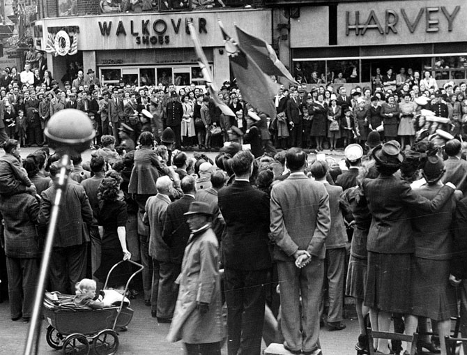 Как 70 лет назад праздновали победу в Великобритании Как 70 лет назад праздновали победу в Великобритании