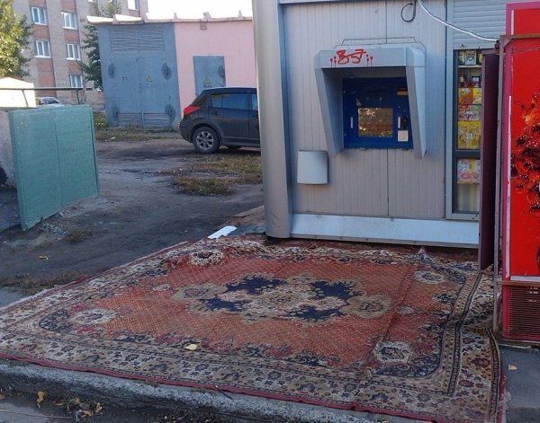 Да что ты знаешь о роскоши, если на твоей стене нет ковра? Да что ты знаешь о роскоши, если на твоей стене нет ковра?