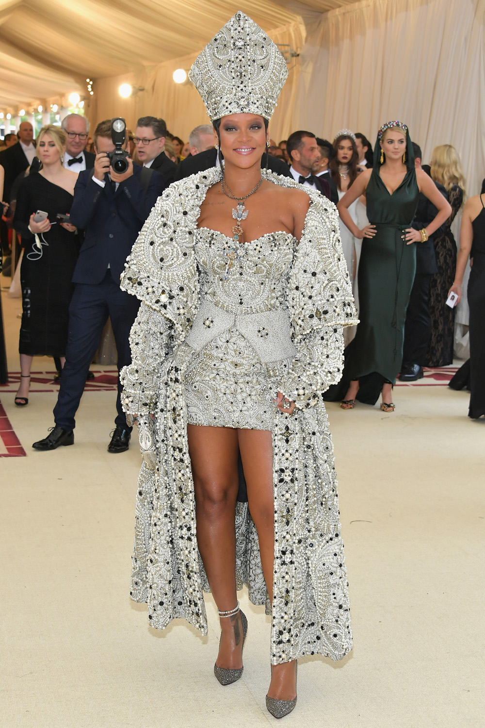 Самые яркие образы знаменитостей на церемонии Met Gala 2018 Самые яркие образы знаменитостей на церемонии Met Gala 2018