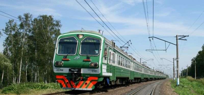 Машинисты веселятся, устанавливая на табло забавные надписи