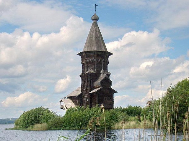 В Карелии сгорела Успенская церковь, построенная в 1774 году